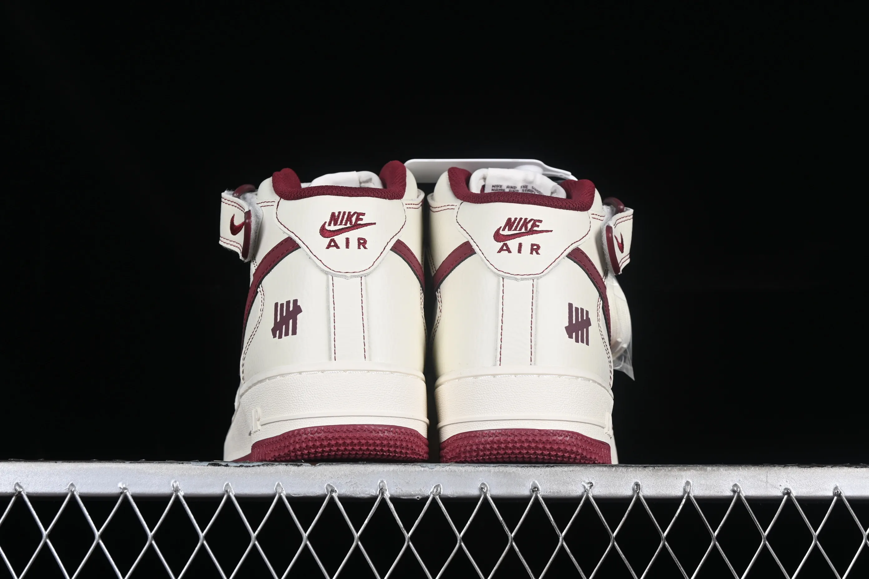 All categories Nk Air Force 1 Air Force series Nk Air Force 1 Mid Air Force mid-top Undefeated x Nk Air Force 1'07 Mid beige white red Air Force 1 mid-top casual sneakers UW2369-015